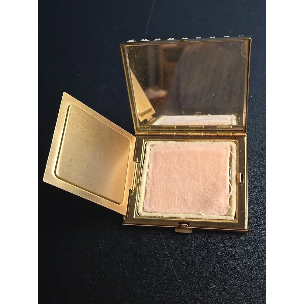Vintage 1940s Dorset  Faux Pearl Powder Compact w Puff